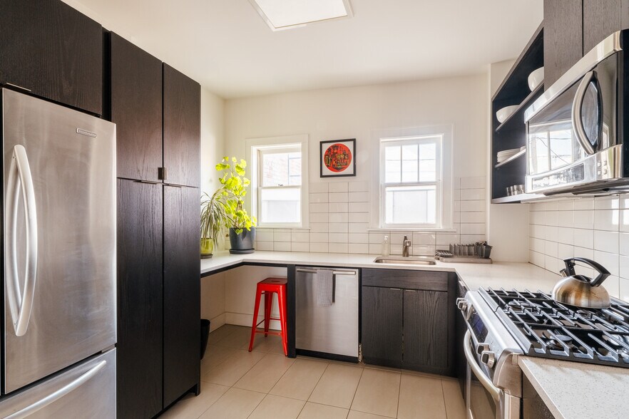 More Photos Of 705 Warren St, Hudson Storefront Retail Residential For Sale