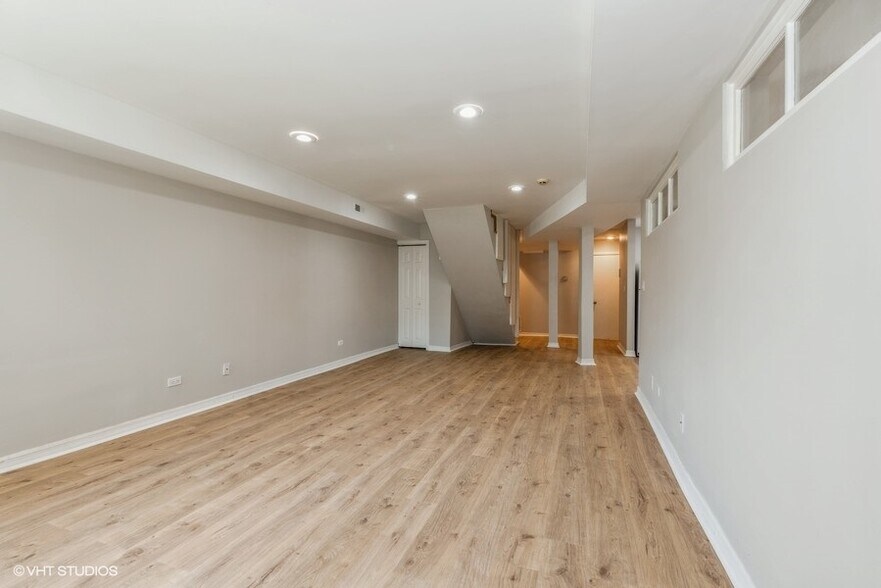 More Photos Of 1228 W Glenlake Ave, Chicago Apartments For Sale