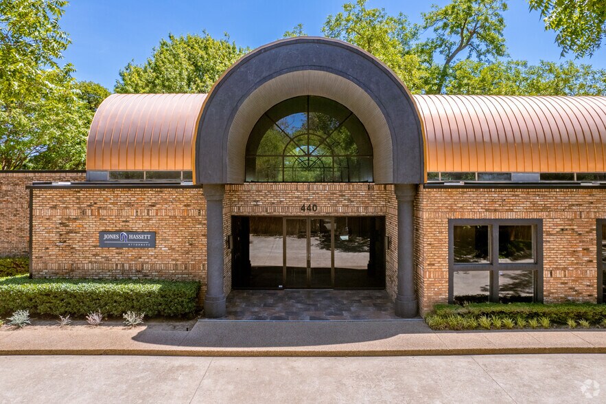 More Photos Of 440 N Center St, Arlington Office For Sale