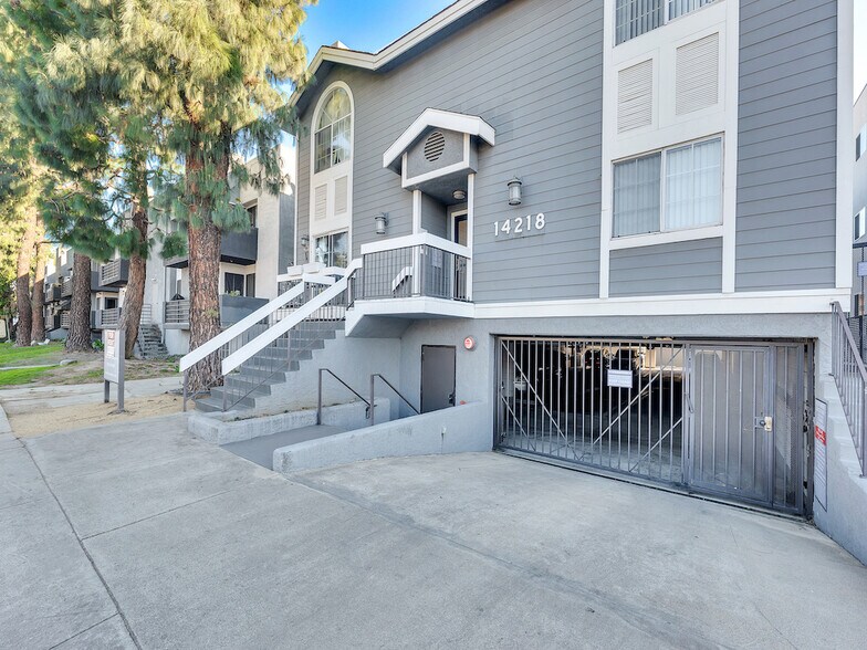 Primary Photo Of 14218 Victory Blvd, Van Nuys Apartments For Sale