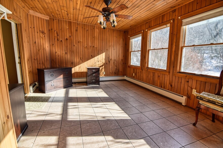 More Photos Of 27 Route 25, Plymouth Hospitality For Sale