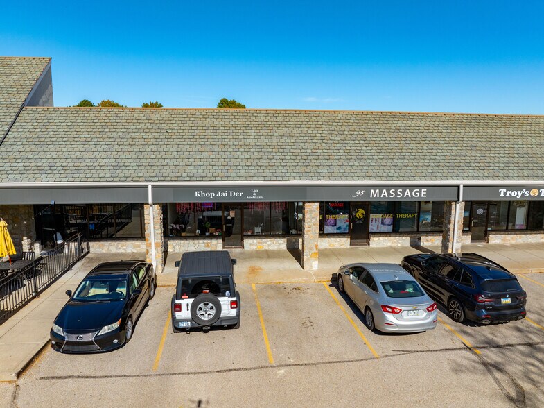 More Photos Of 11800-11922 W 119th St, Overland Park Unknown For Lease