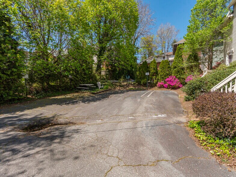 More Photos Of 93 Church St, Asheville Office For Lease