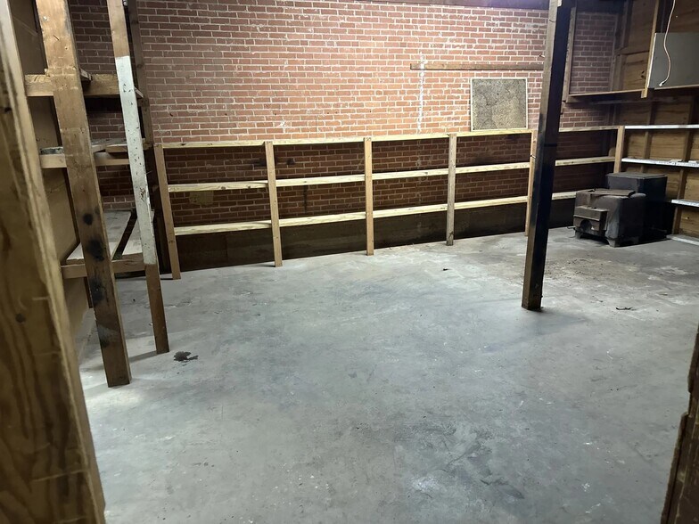 More Photos Of 1109 Walnut St, Abilene Warehouse For Sale