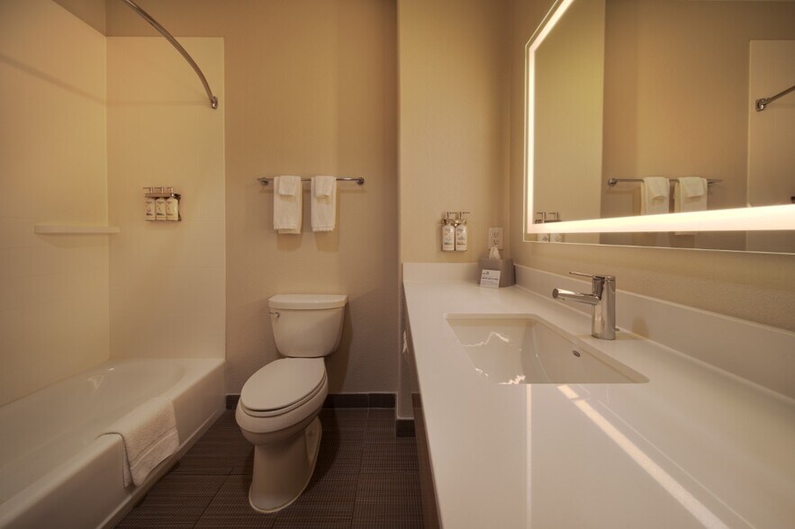 More Photos Of 600 US Highway 59 S, Cleveland Hotel For Sale