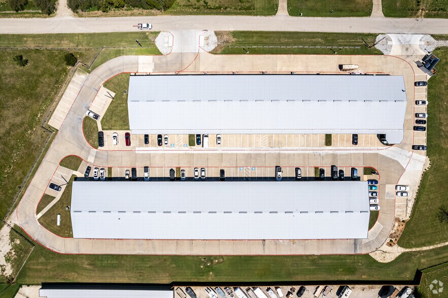 More Photos Of 2126 Hamilton Rd, Argyle Light Distribution For Lease