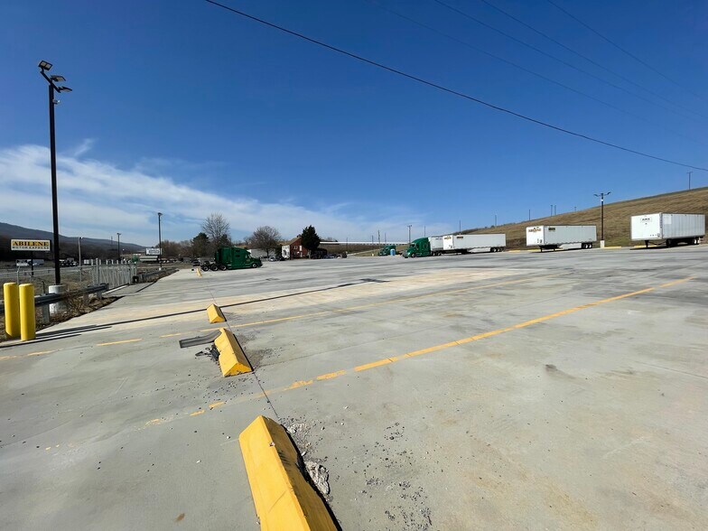 More Photos Of 1836 E Lee Hwy, Wytheville Contractor Storage Yard For Sale