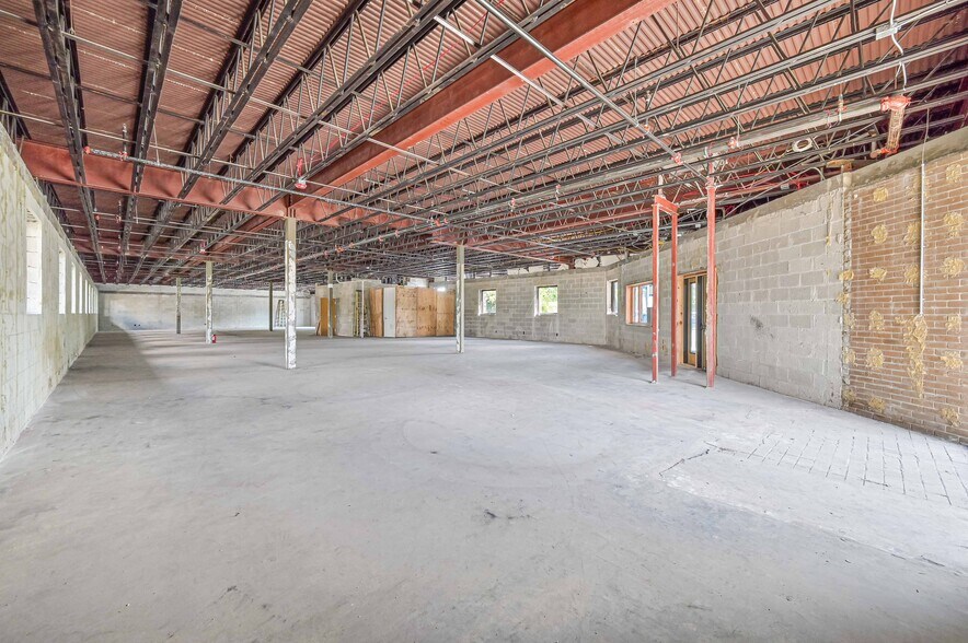 More Photos Of 2075 W 1st St, Fort Myers Office For Lease