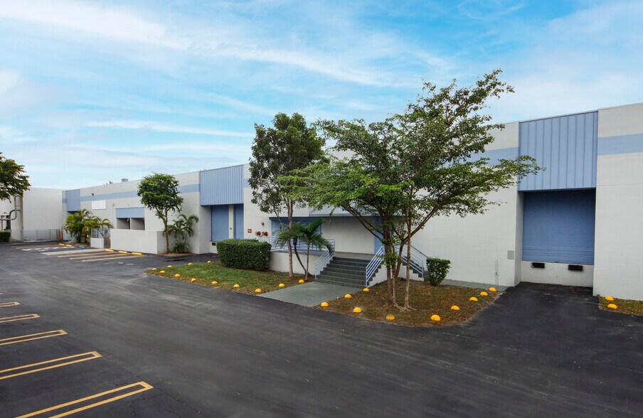 More Photos Of 13001 NW 38th Ave, Opa Locka Warehouse For Lease