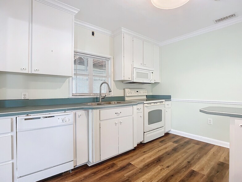 More Photos Of 409 N Ridgewood Ave, Edgewater Office For Sale