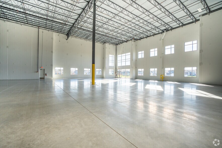 More Photos Of 20220 Fenside Crossing, Westfield Distribution For Lease