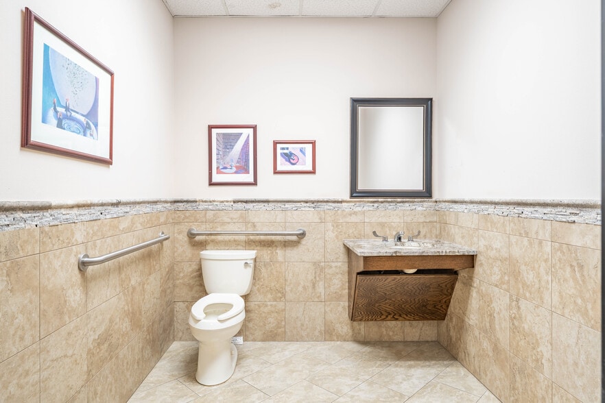 More Photos Of 1444 N Central Expy, McKinney Office For Sale