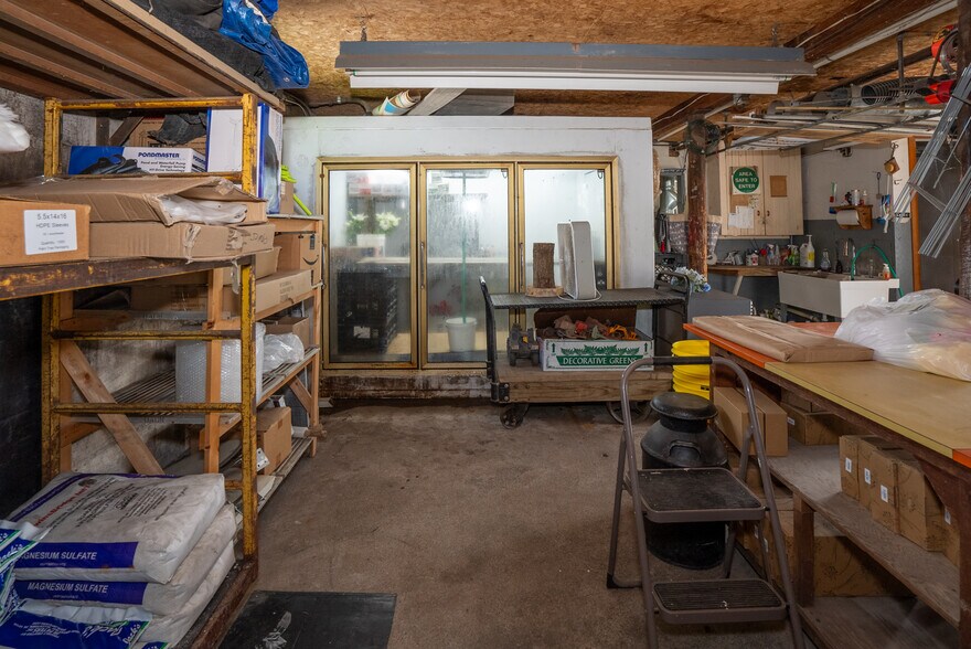 More Photos Of 180 Davis St, Croswell Garden Center For Sale