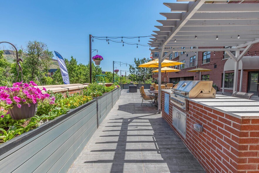 More Photos Of 1027 Washington Ave, Golden Apartments For Lease