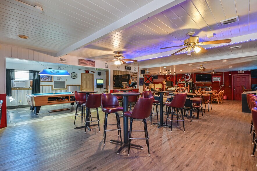 More Photos Of 2451 SE Highway 41, Morriston Bar For Sale
