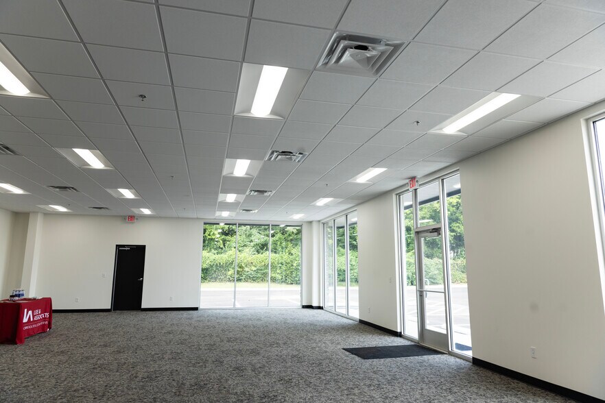 More Photos Of 802 Swan Dr, Smyrna Warehouse For Lease