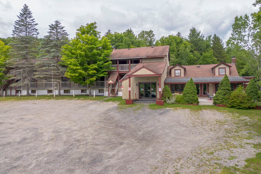 More Photos Of 6 Abroad Rd, West Dover Hotel For Sale