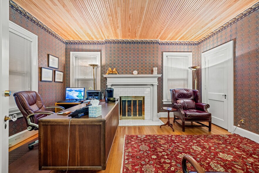 More Photos Of 520 E Maxwell St, Lexington Office For Sale