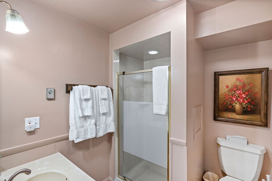 More Photos Of 40 Hospital Rd, Gettysburg Hotel For Sale