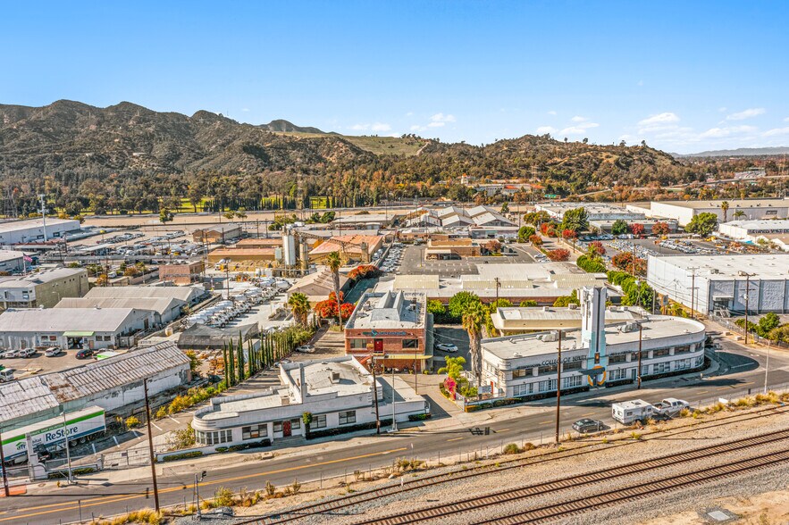 More Photos Of 5223-5245 W San Fernando Rd, Los Angeles Showroom For Lease