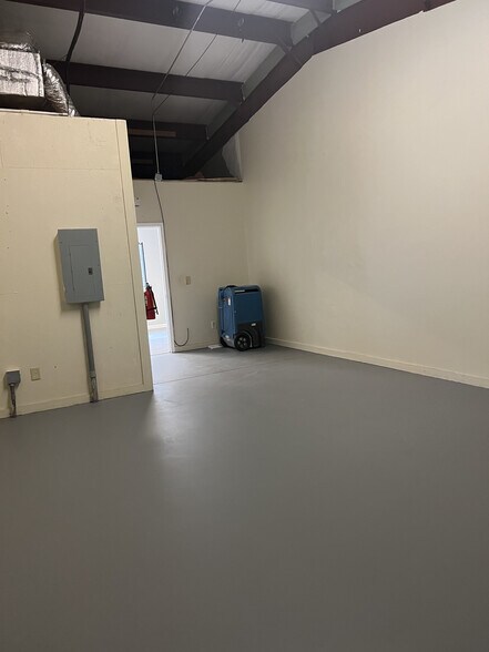 More Photos Of 640 Atlanta St, Barnesville Storefront For Lease