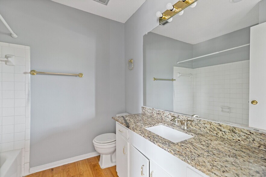 More Photos Of 3015 Greenridge Dr, Houston Apartments For Sale