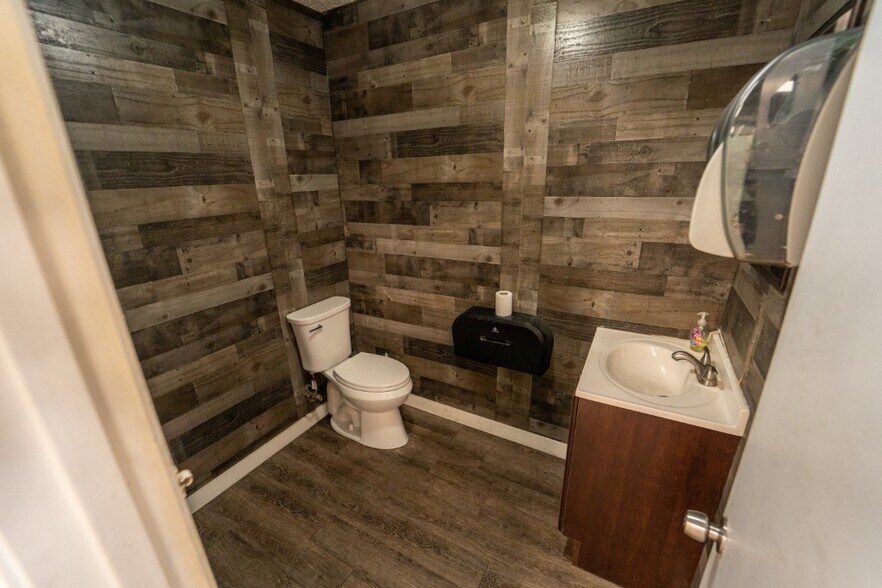 More Photos Of 6602 N Navarro St, Victoria General Retail For Sale