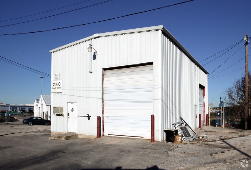 More Photos Of 1731 S San Marcos, San Antonio Unknown For Lease