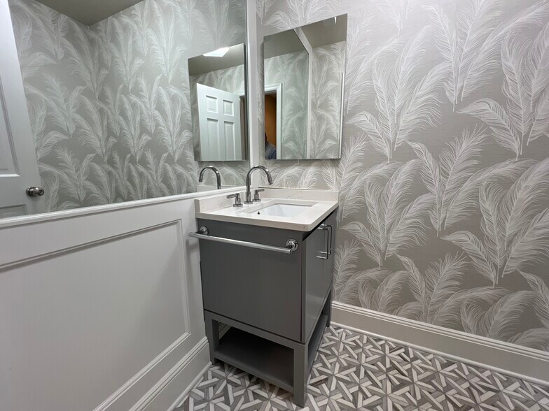 More Photos Of 21 South Ave, New Canaan Storefront Retail Office For Lease