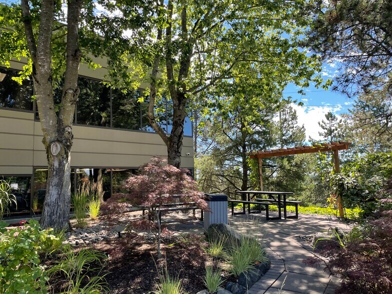 More Photos Of 9700 SW Capitol Hwy, Portland Office For Sale