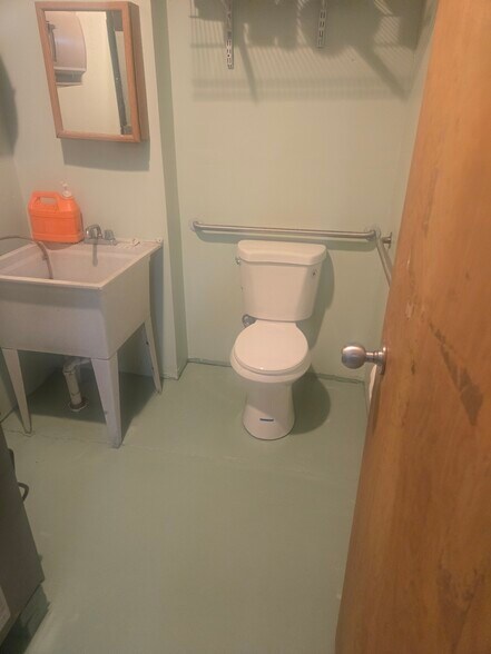 More Photos Of 14 Crozerville Rd, Aston Light Distribution For Lease