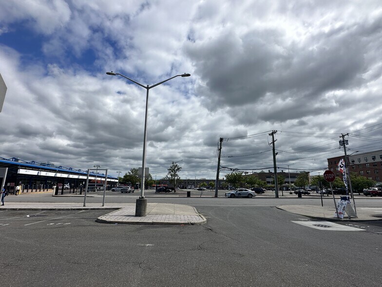 More Photos Of 150-158 Main St, Hempstead General Retail For Sale