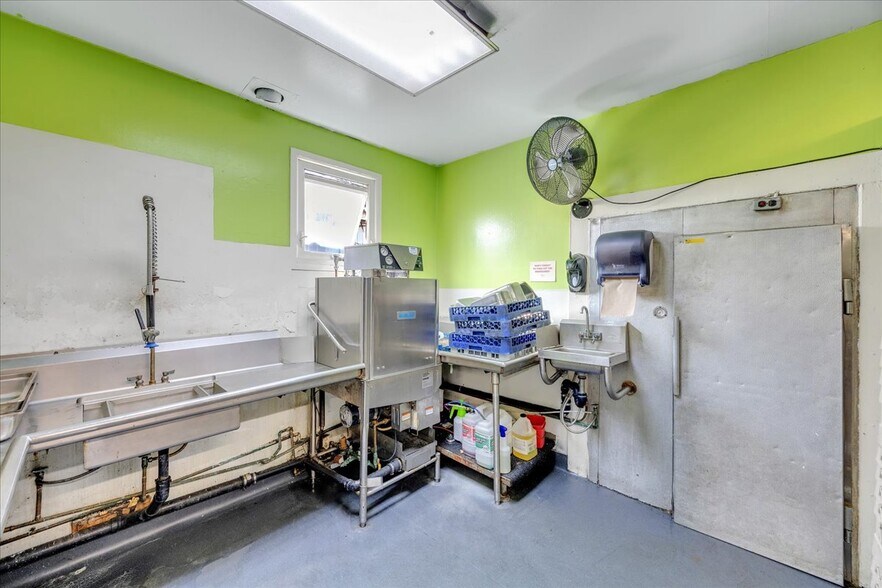 More Photos Of 18736 Main St, Groveland Hotel For Sale