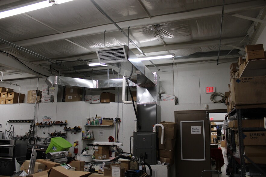 More Photos Of 2810 Covert Ave, Evansville Showroom For Lease