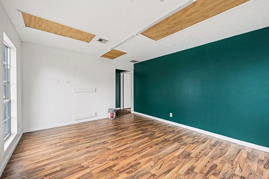 More Photos Of 5711 5th St, Katy Medical For Lease