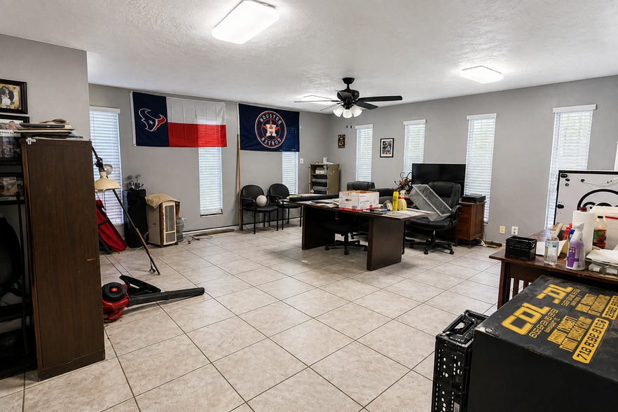 More Photos Of 9800 Eastex Fwy, Houston General Retail For Sale