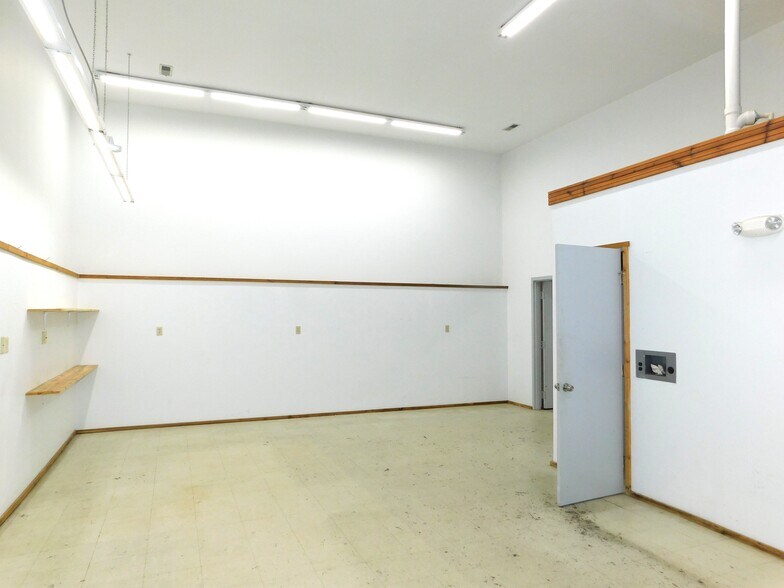 More Photos Of 215 Nieman St, Sunman Warehouse For Lease