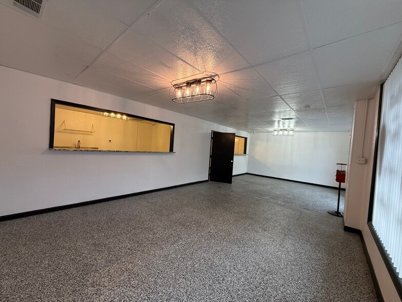 More Photos Of 123 S Laurel St, Springfield Storefront Retail Office For Lease