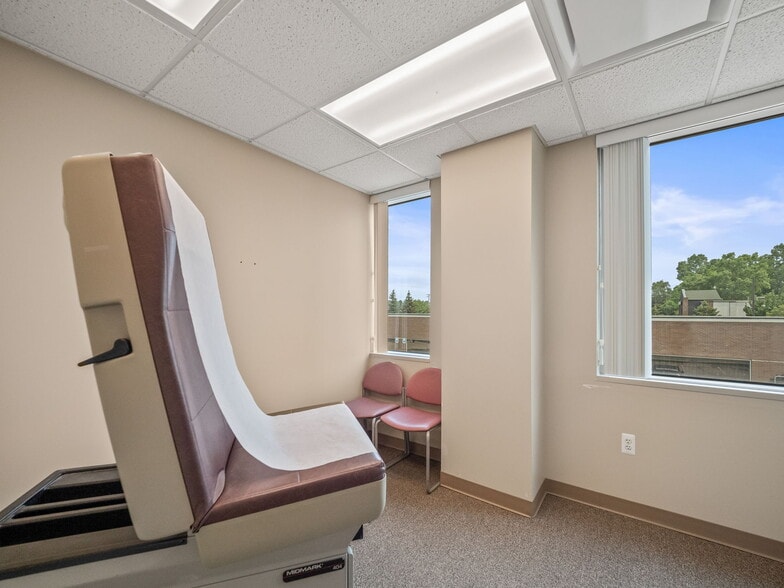 More Photos Of 1455 S Lapeer Rd, Lake Orion Hospital For Lease