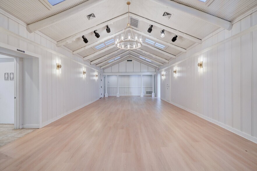 More Photos Of 3500 N Coltrane Rd, Forest Park Specialty For Sale