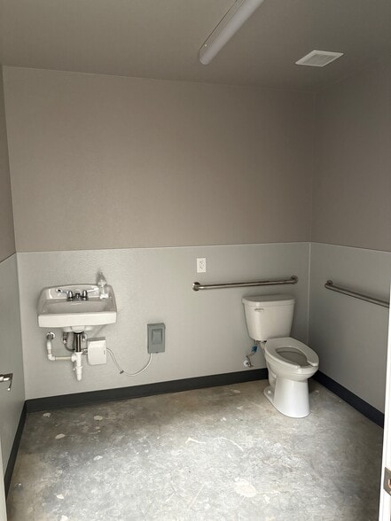 More Photos Of 6751 N FM 157, Venus Warehouse For Lease