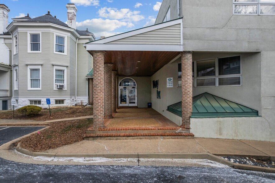 More Photos Of 604 S King St, Leesburg Office For Sale