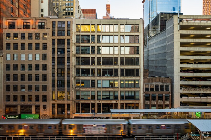 More Photos Of 218 S Wabash Ave, Chicago Loft Creative Space For Lease