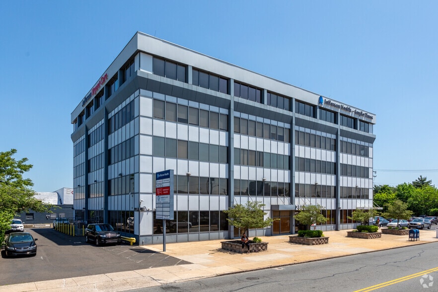 More Photos Of 8001 Roosevelt Blvd, Philadelphia Office For Sale