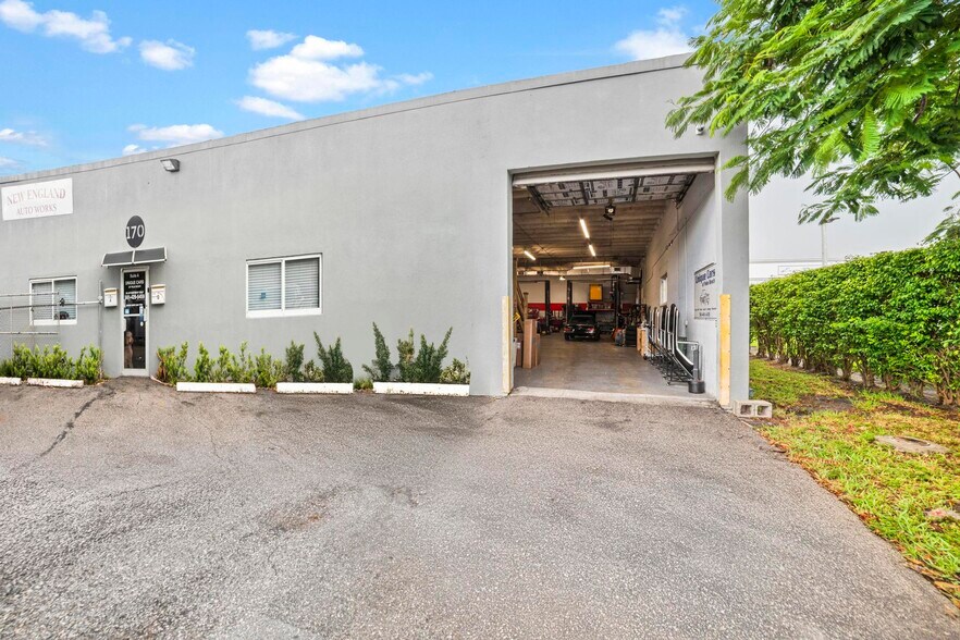 More Photos Of 170 NW 16th St, Boca Raton Warehouse For Sale
