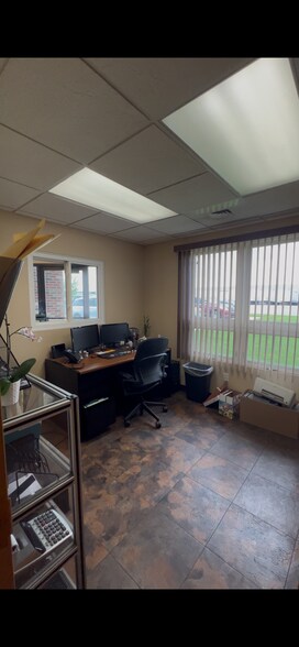 More Photos Of 7156 Sulier Dr, Temperance Manufacturing For Lease