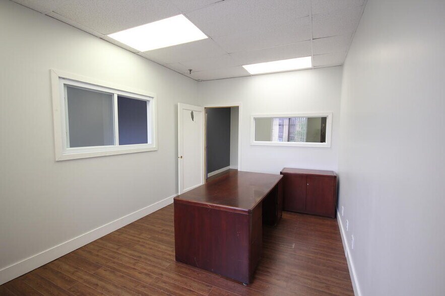 More Photos Of 6185 Boul Taschereau, Brossard Storefront Retail Office For Lease