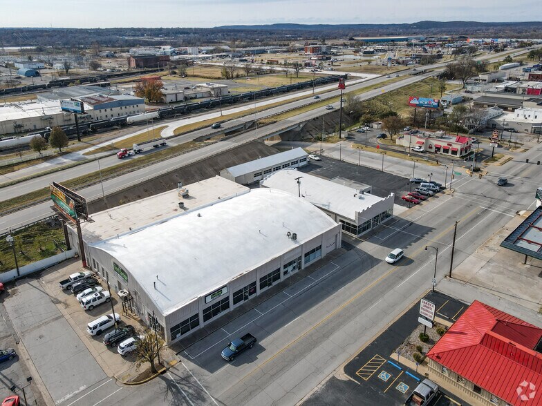 More Photos Of 220 E 2nd St, Sand Springs Auto Repair For Lease