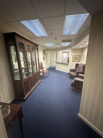 More Photos Of 560 Riverside Dr, Salisbury Medical For Sale