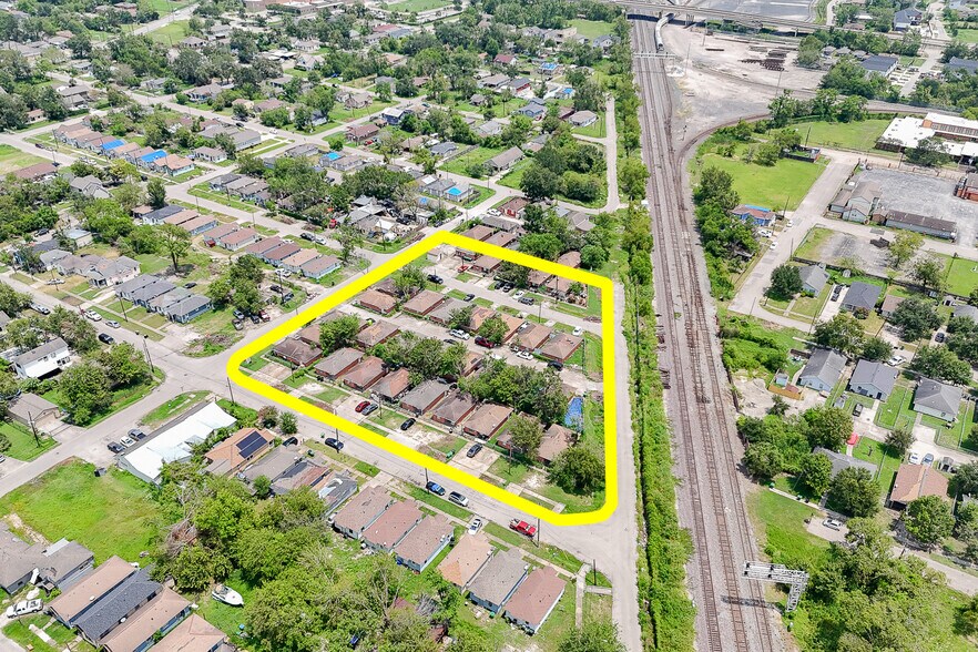 More Photos Of 2101 Hutton St, Houston Apartments For Sale